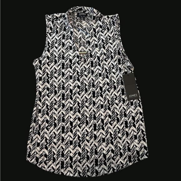 Jones New York Tops - JONES‎ NEW YORK's Sleek Keyhole Top - Size (Small) - New With Tags!